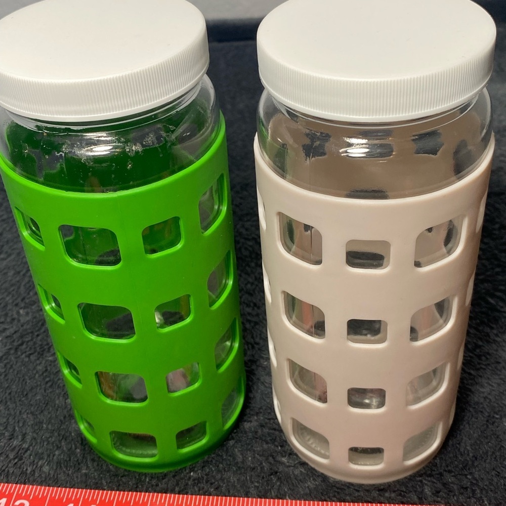 Glass Water Bottles with Silicone Sleeves - Green and Cream - Picture 6 of 8